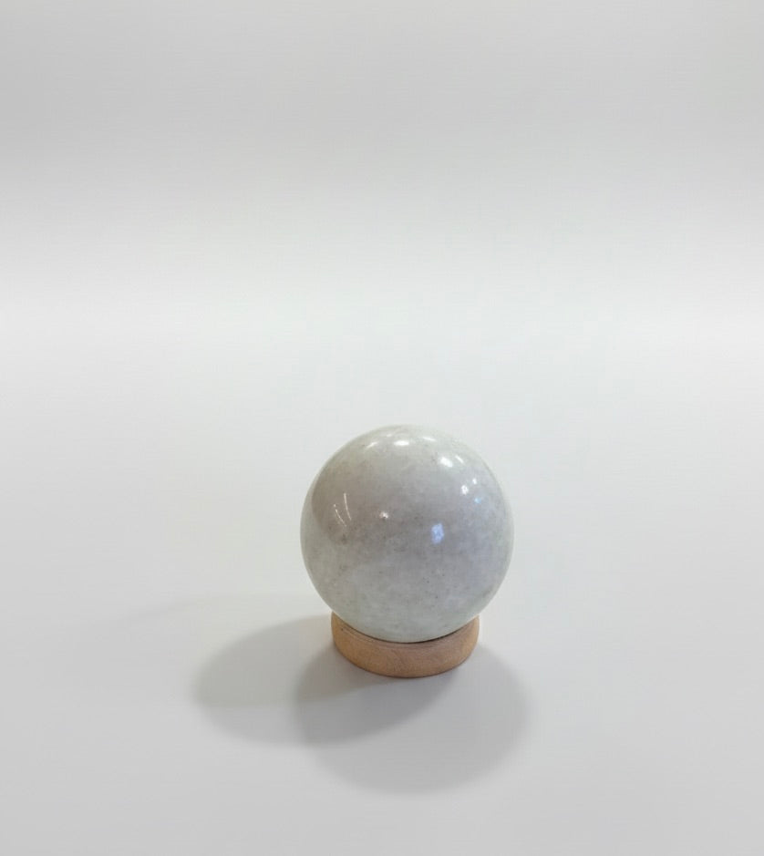 Esfera de cuarzo lechoso