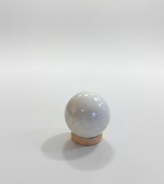 Esfera de cuarzo lechoso