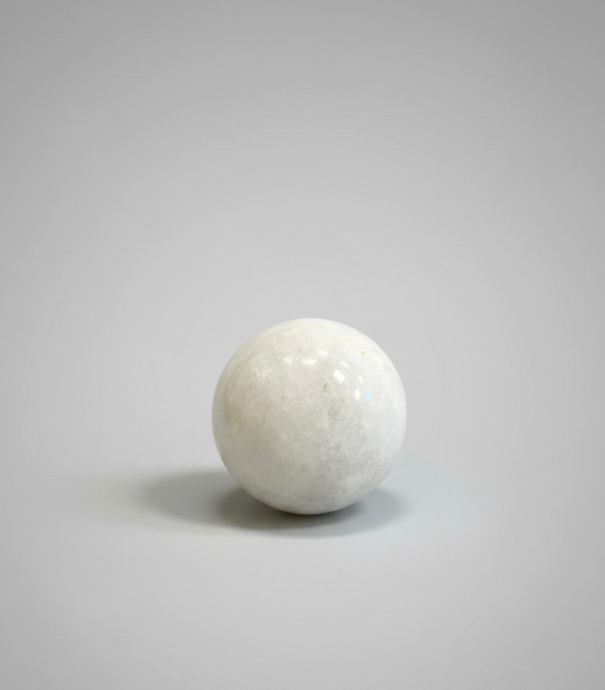 Esfera de cuarzo lechoso