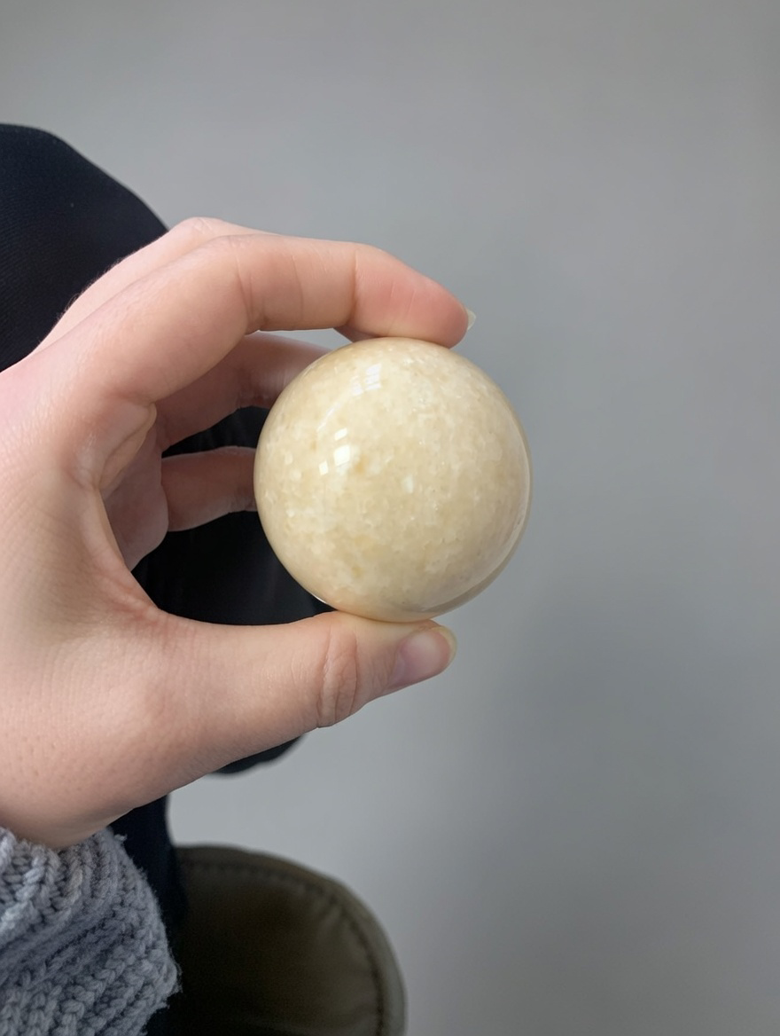 Esfera de jade amarillo