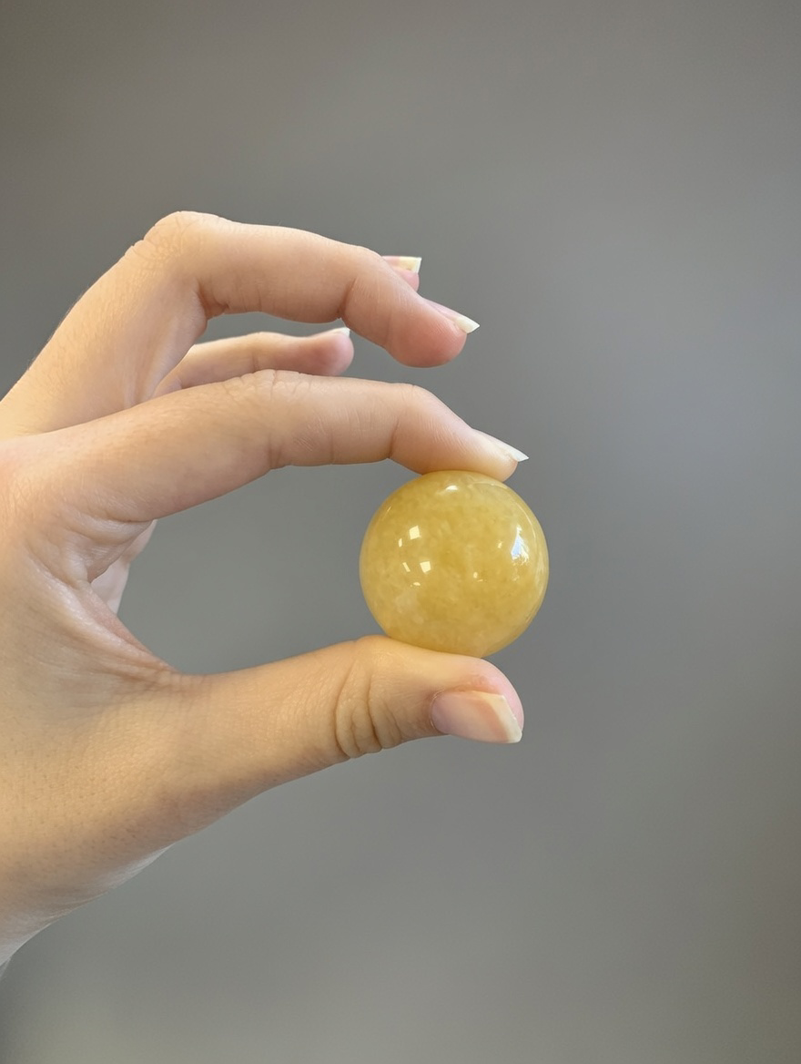 Esfera de jade amarillo