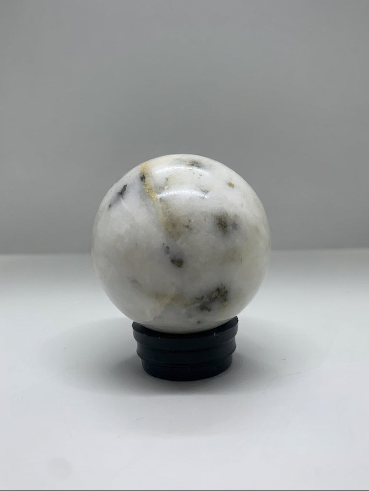 Esfera de cuarzo con lepidolita