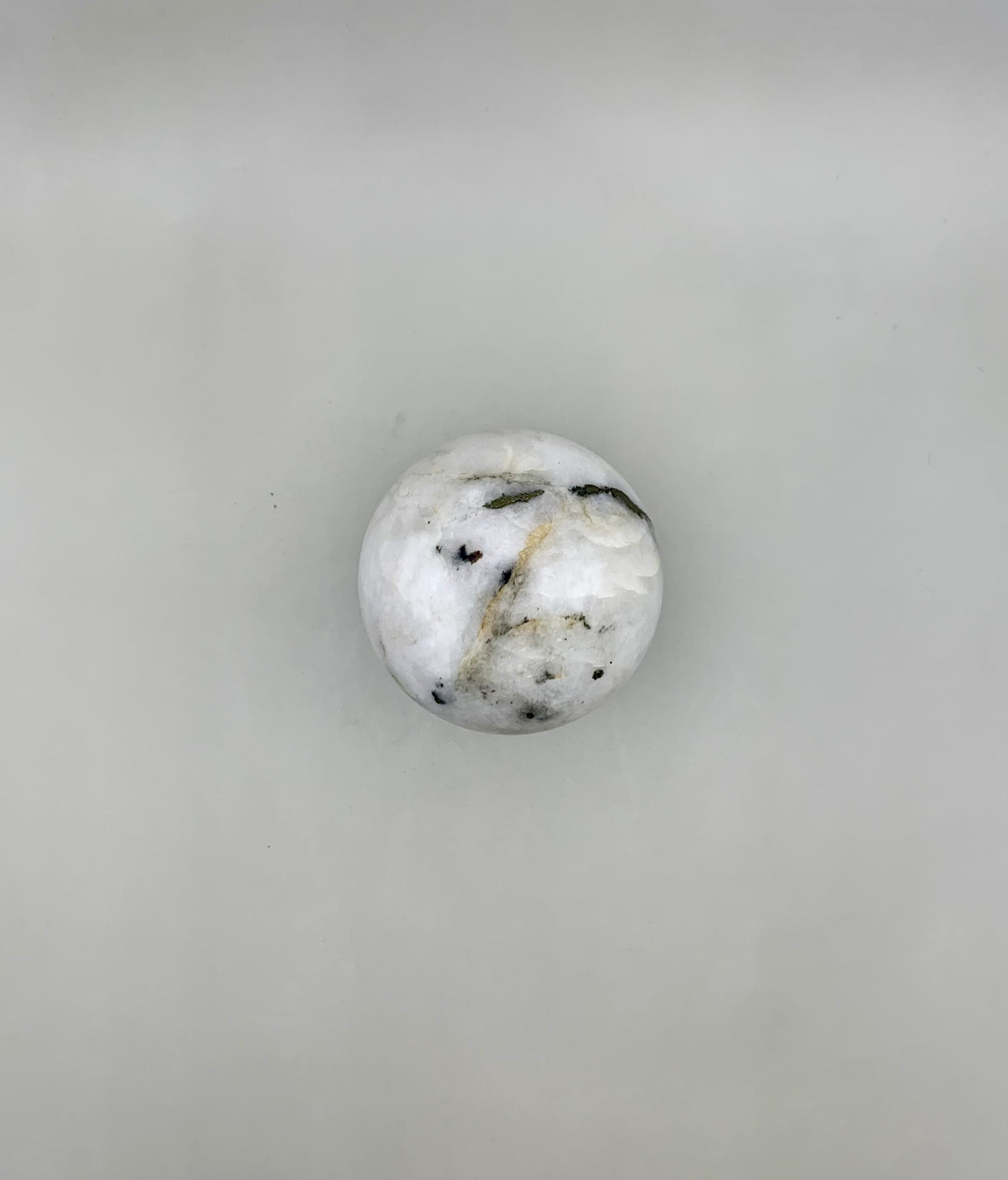 Esfera de cuarzo con lepidolita