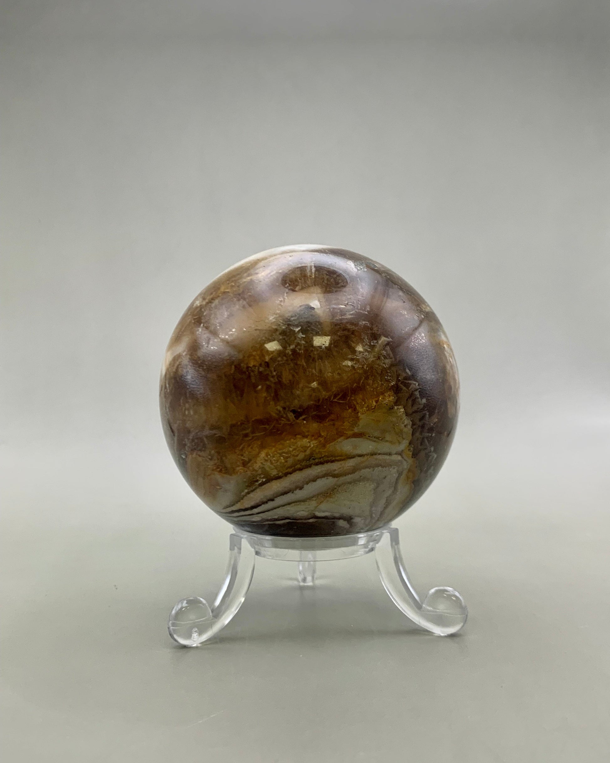 Esfera de lepidolita con cuarzo ahumado