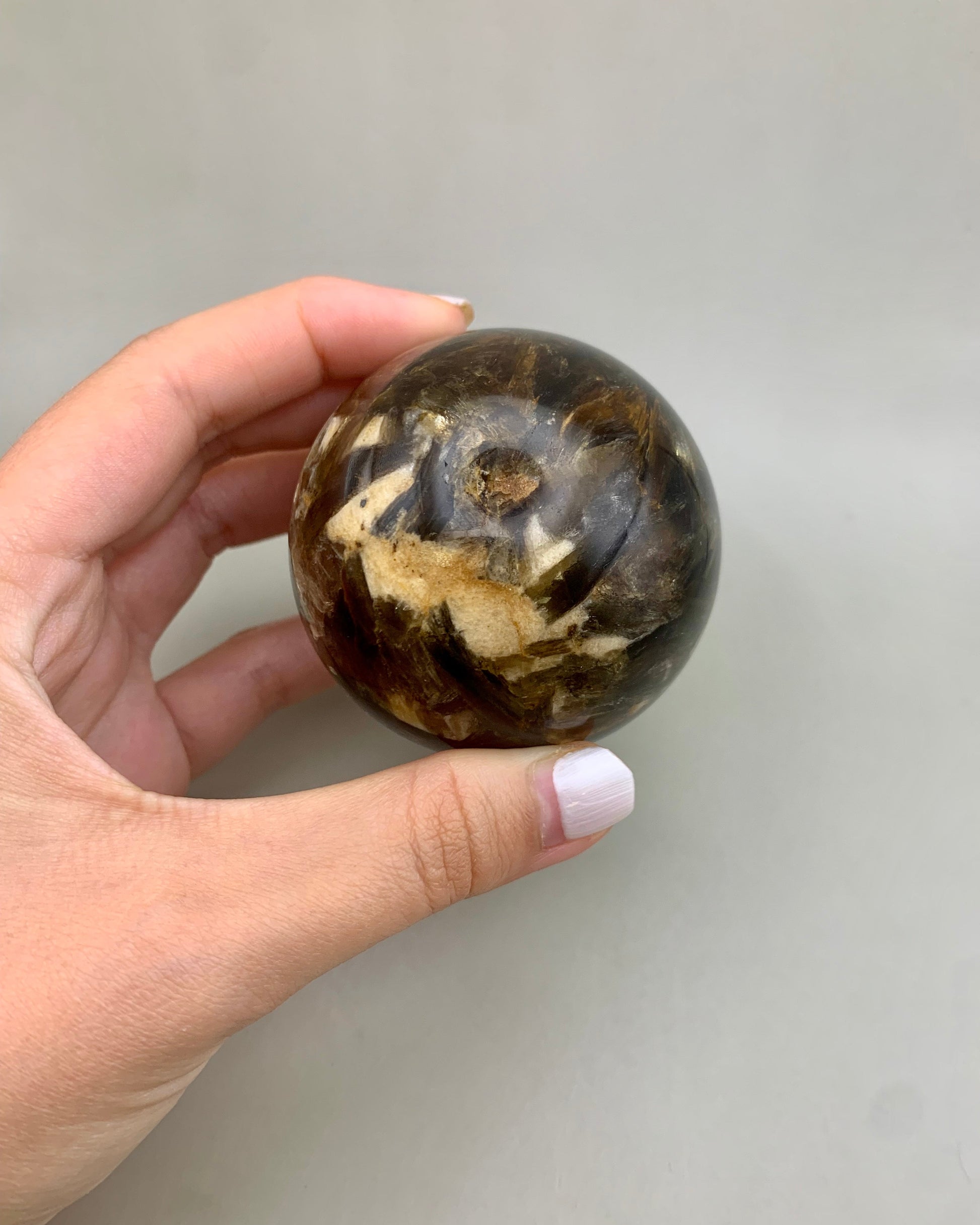 Esfera de lepidolita verde