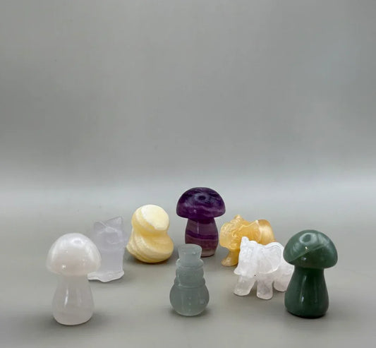 Figuras de mineral talladas