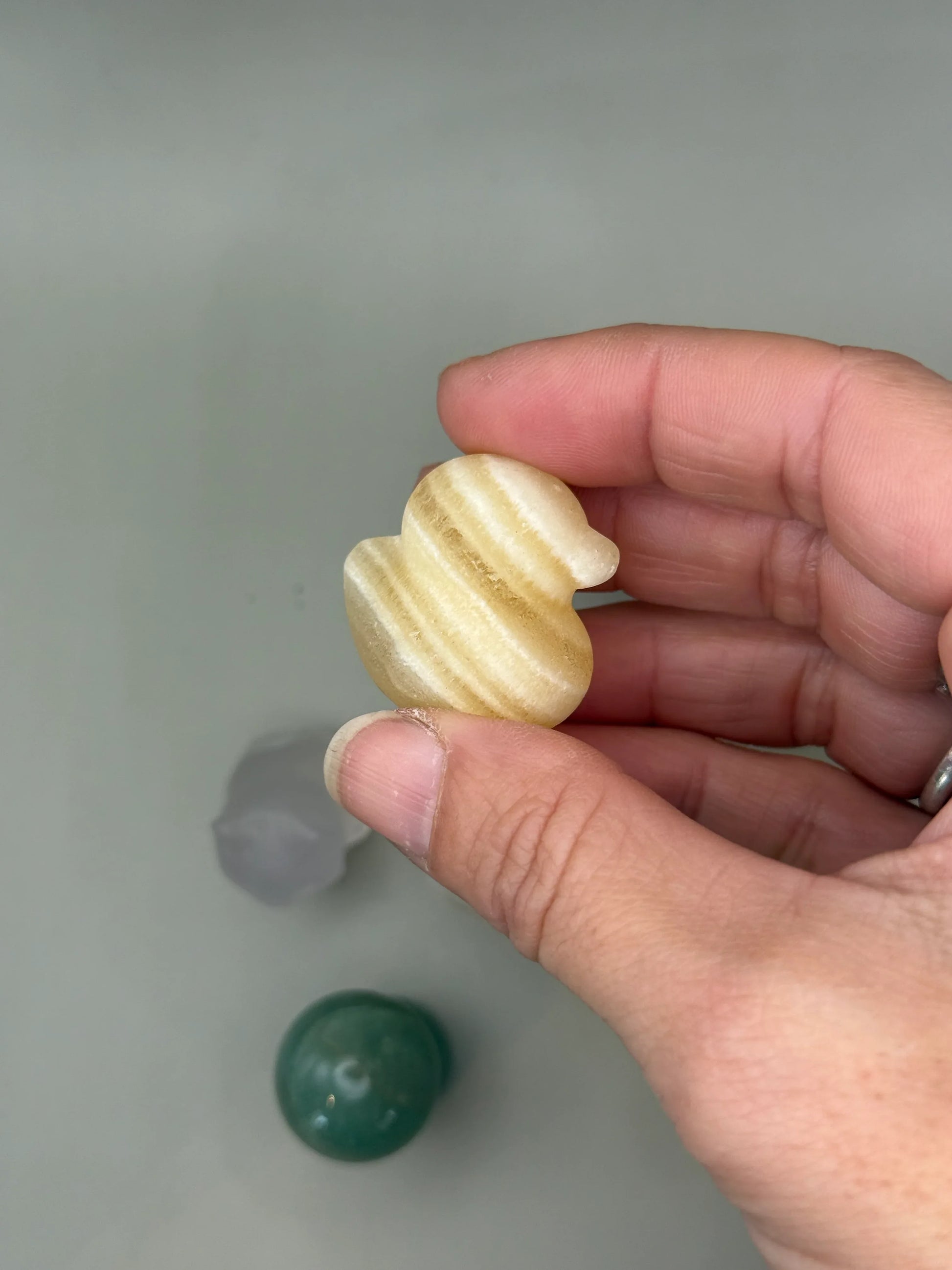 Figuras de mineral talladas 