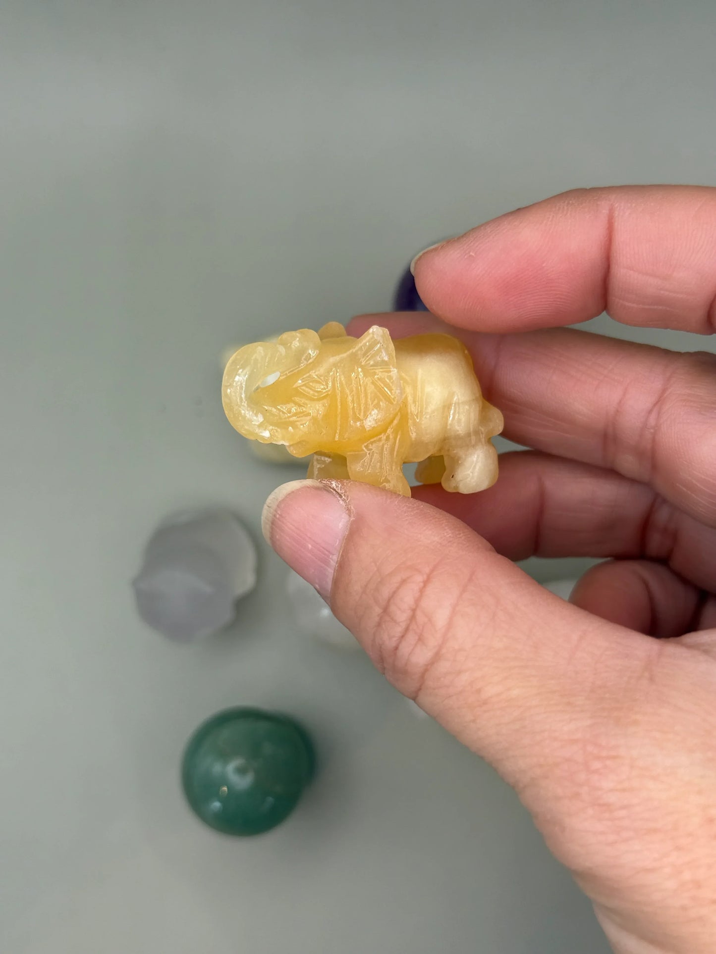 Figuras de mineral talladas