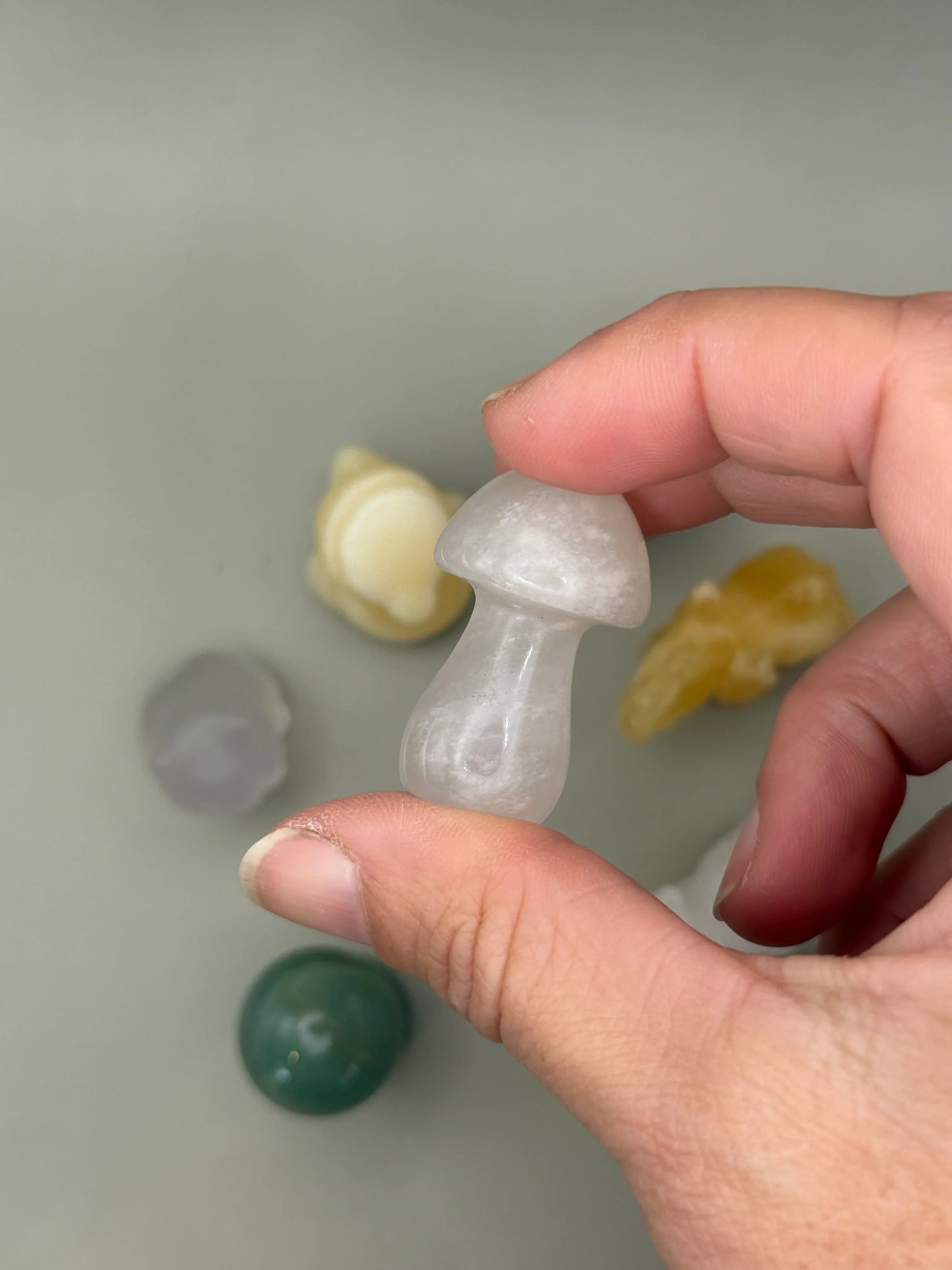 Figuras de mineral talladas