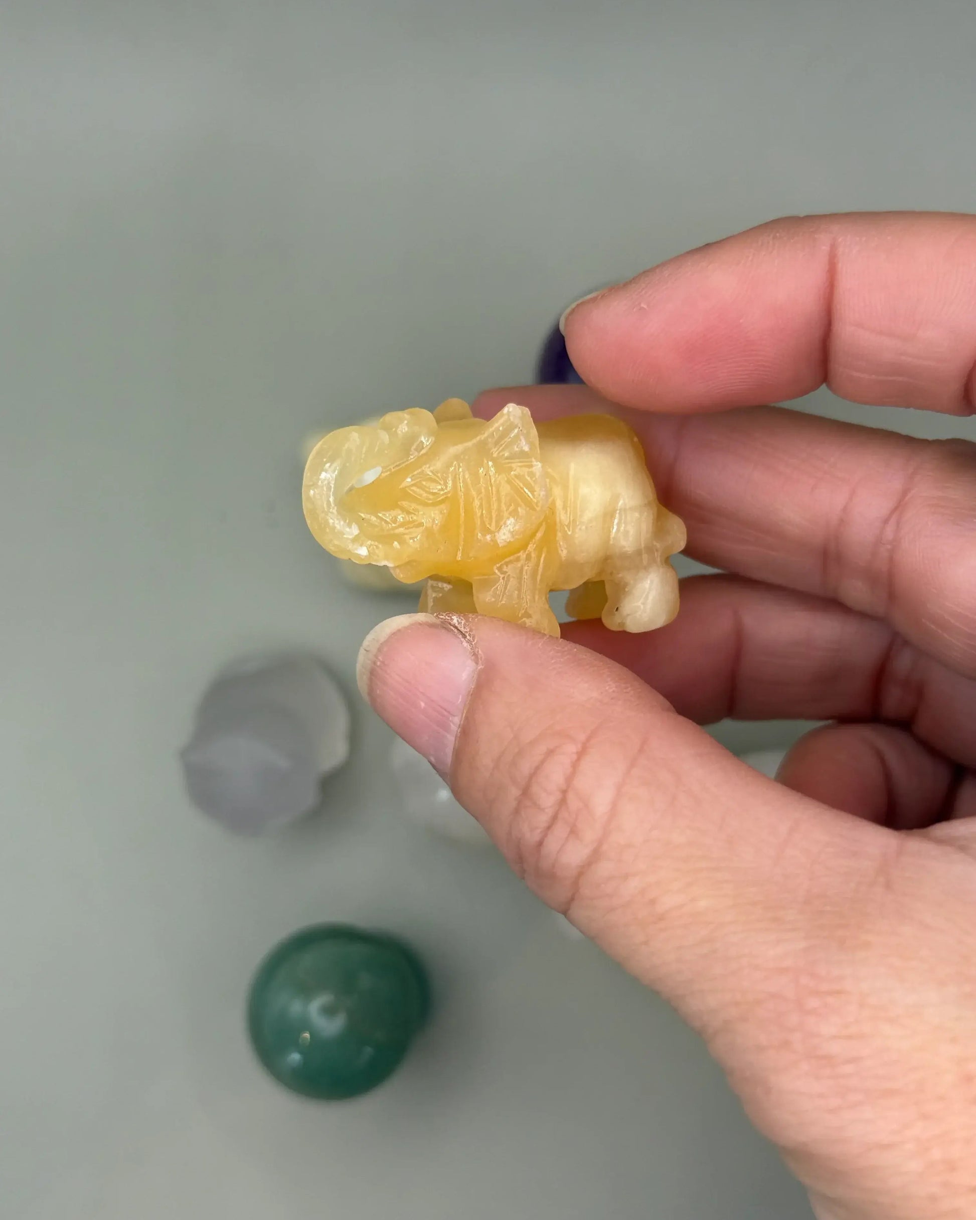 Figuras talladas de citrino amarillo