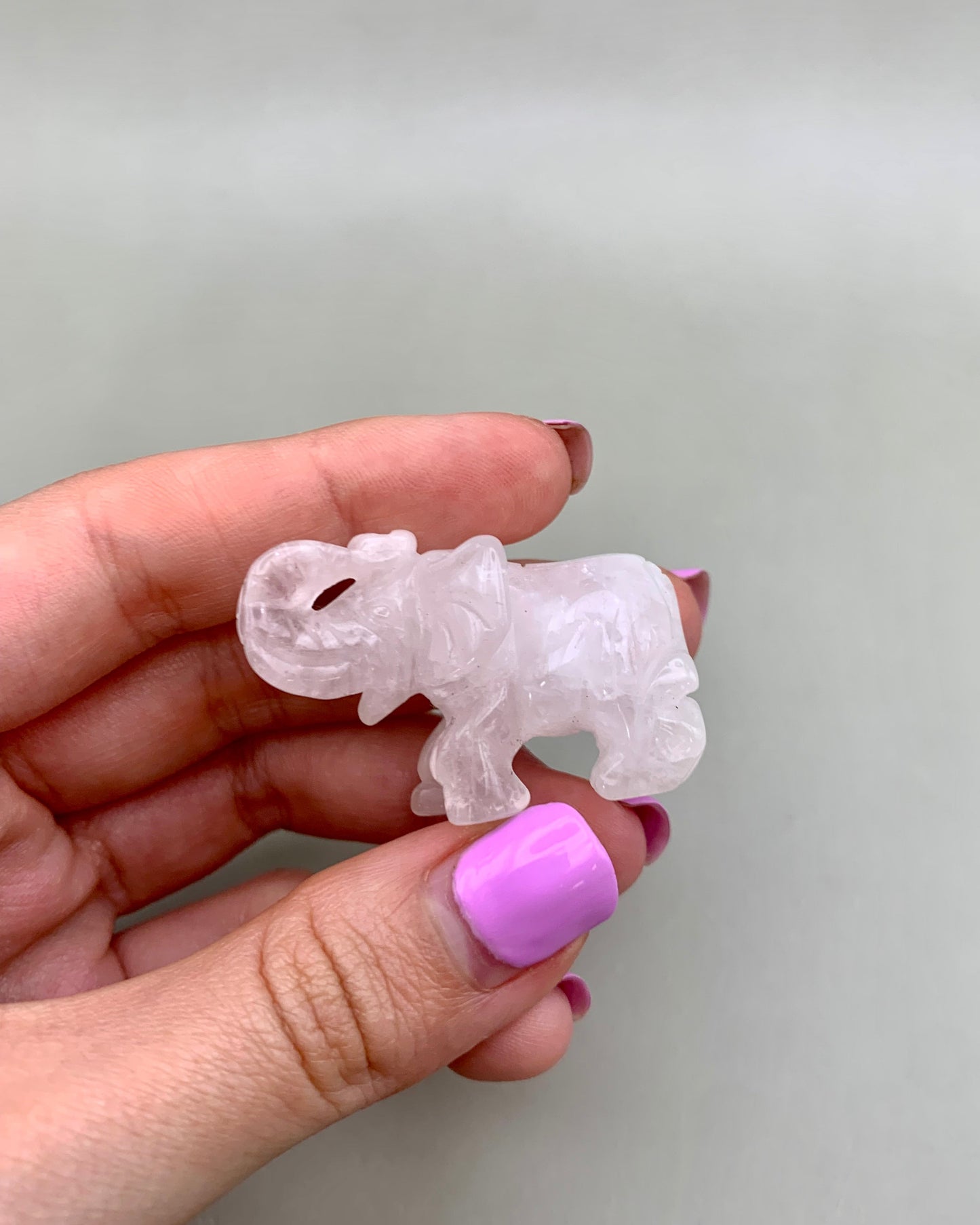 Figuras talladas de cuarzo blanco