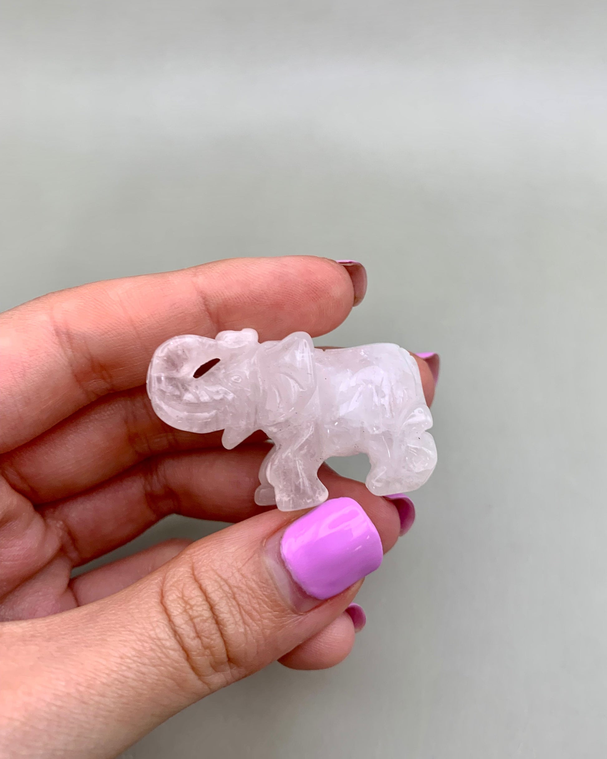 Figuras talladas de cuarzo blanco