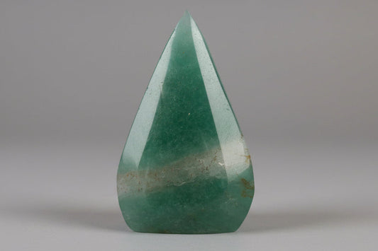 Forma libre de fluorita verde