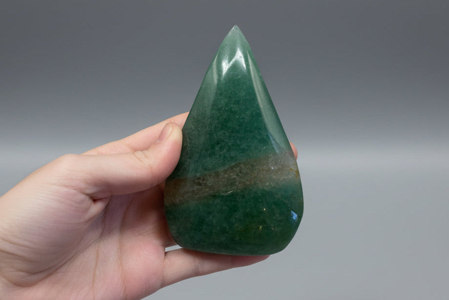 Forma libre de fluorita verde