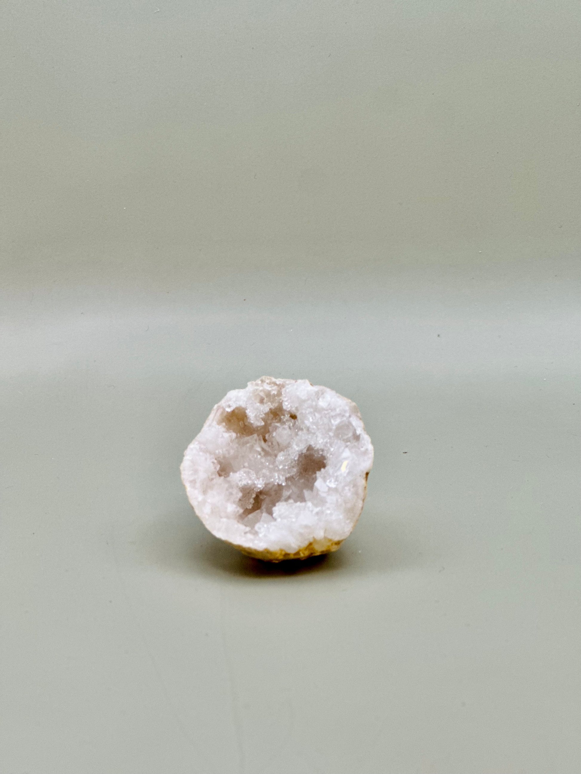 Fragmento de geoda de cuarzo o cristal de roca