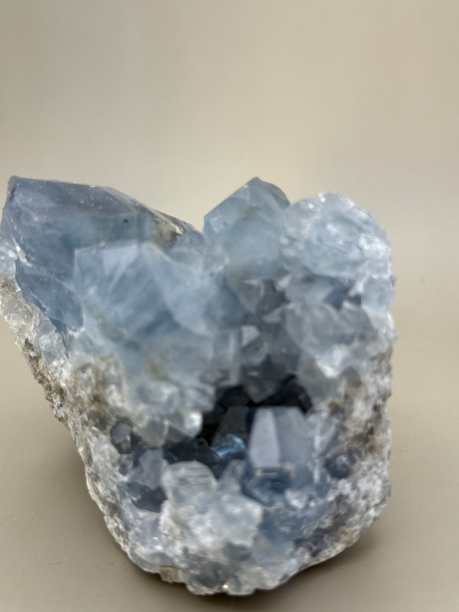 Geoda de mineral celestina 