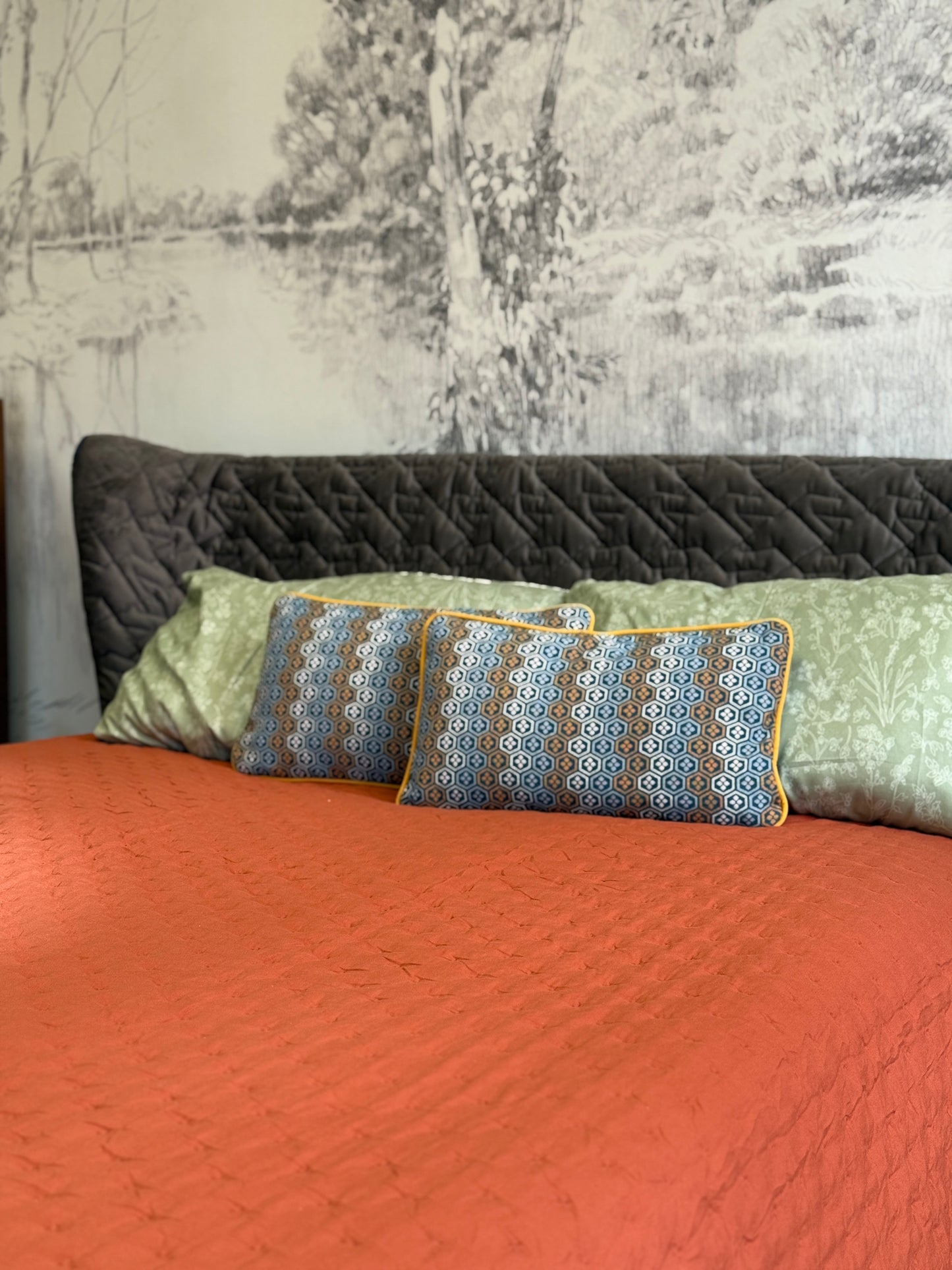 Cojín azul estilo azulejo