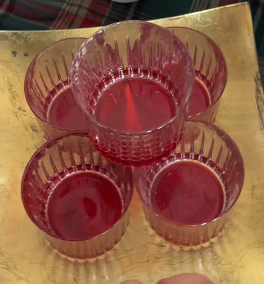 Vaso de whisky con culo rojo