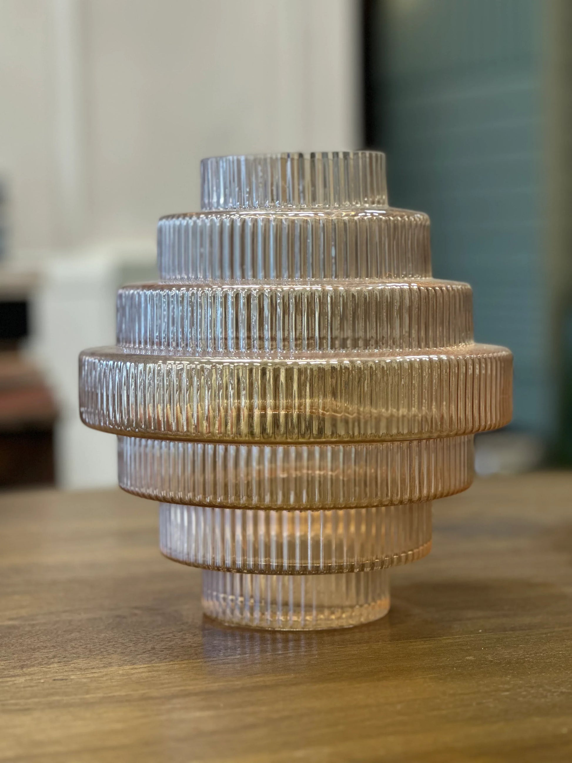 Jarron dorado geométrico Debussy - La Quinta Vidal