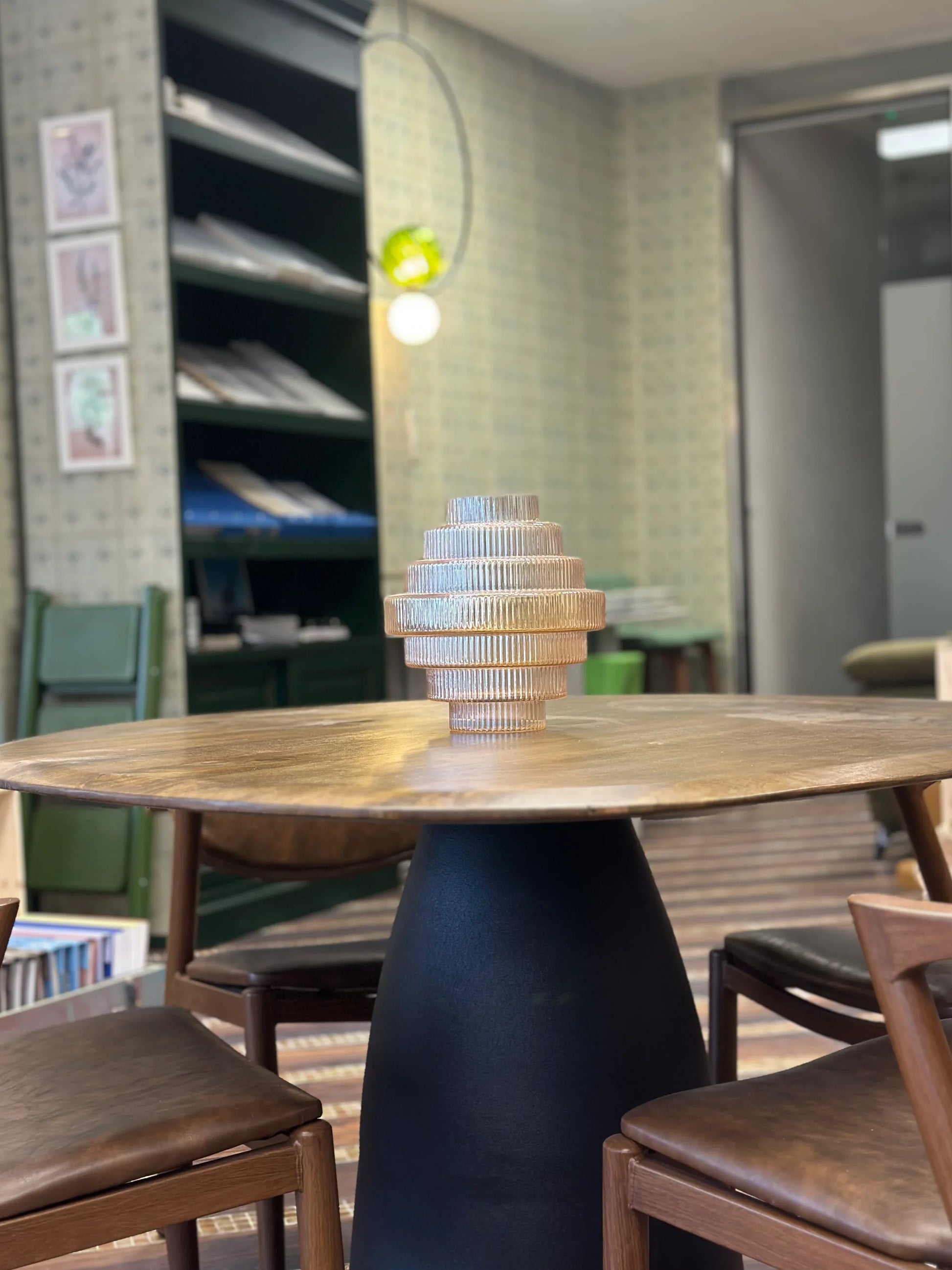 Jarron dorado geométrico Debussy - La Quinta Vidal