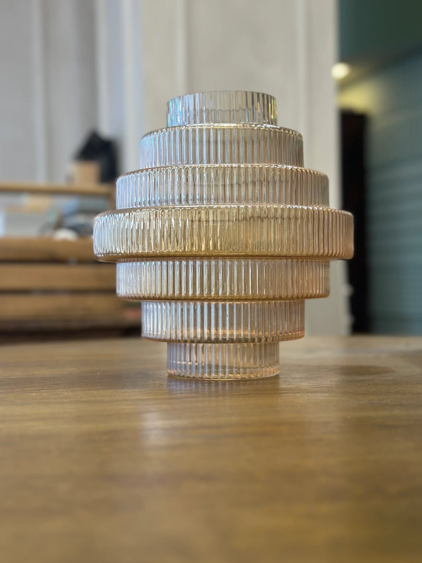 Jarron dorado geométrico Debussy - La Quinta Vidal