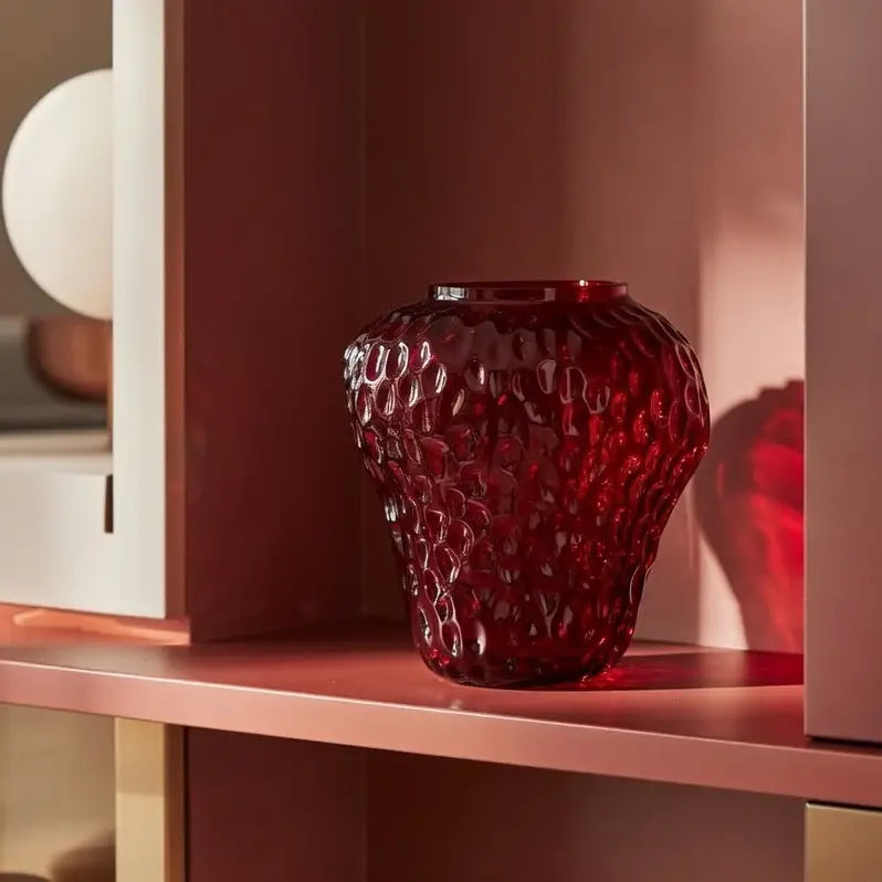 Jarrón de cristal rojo fresa