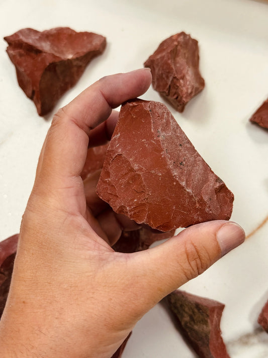 Masivo de mineral de jaspe rojo