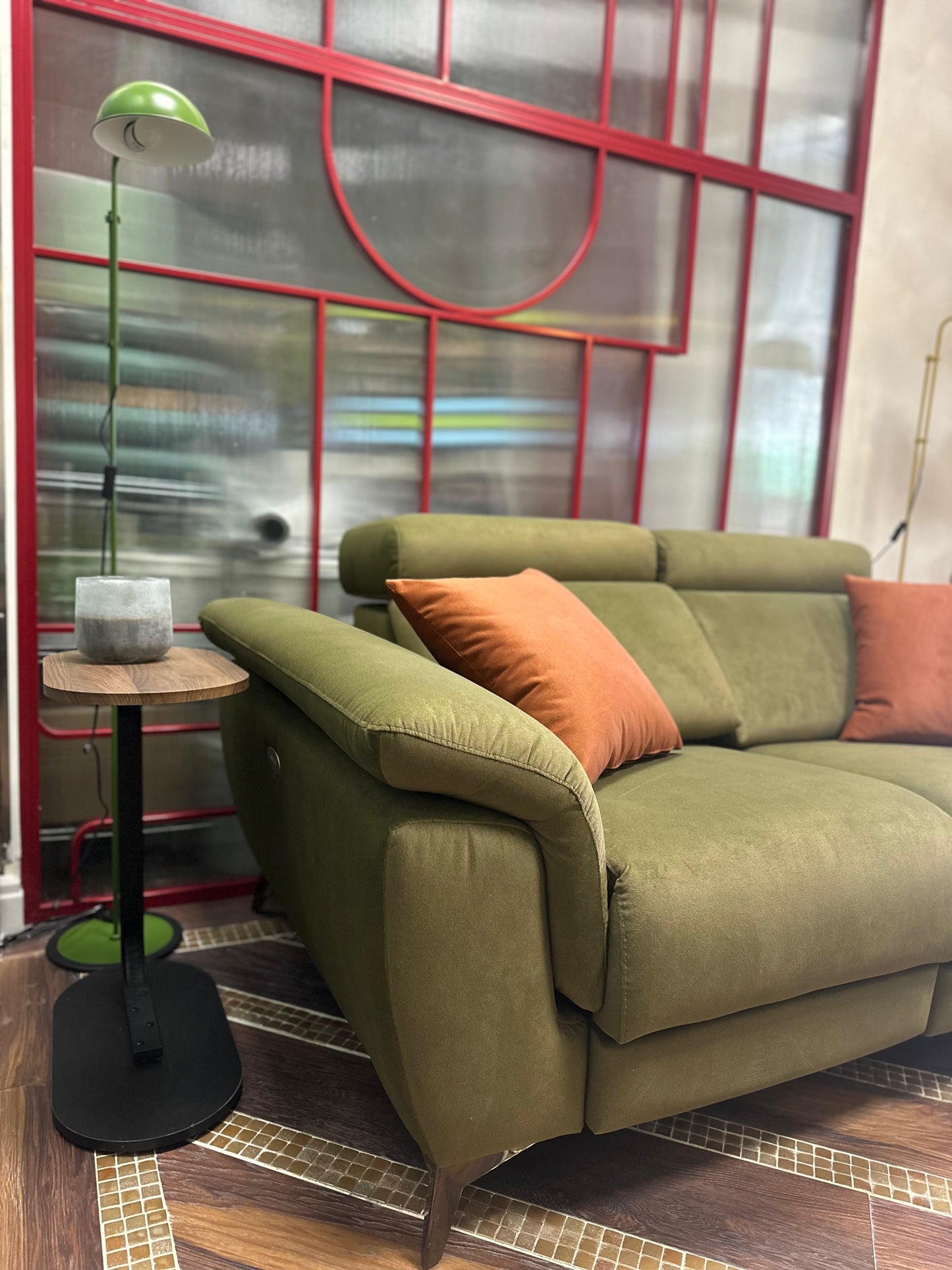 Mesa auxiliar alargada marrón  en dm y metal