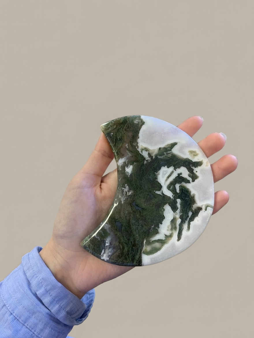 Minerales tallados en forma de luna