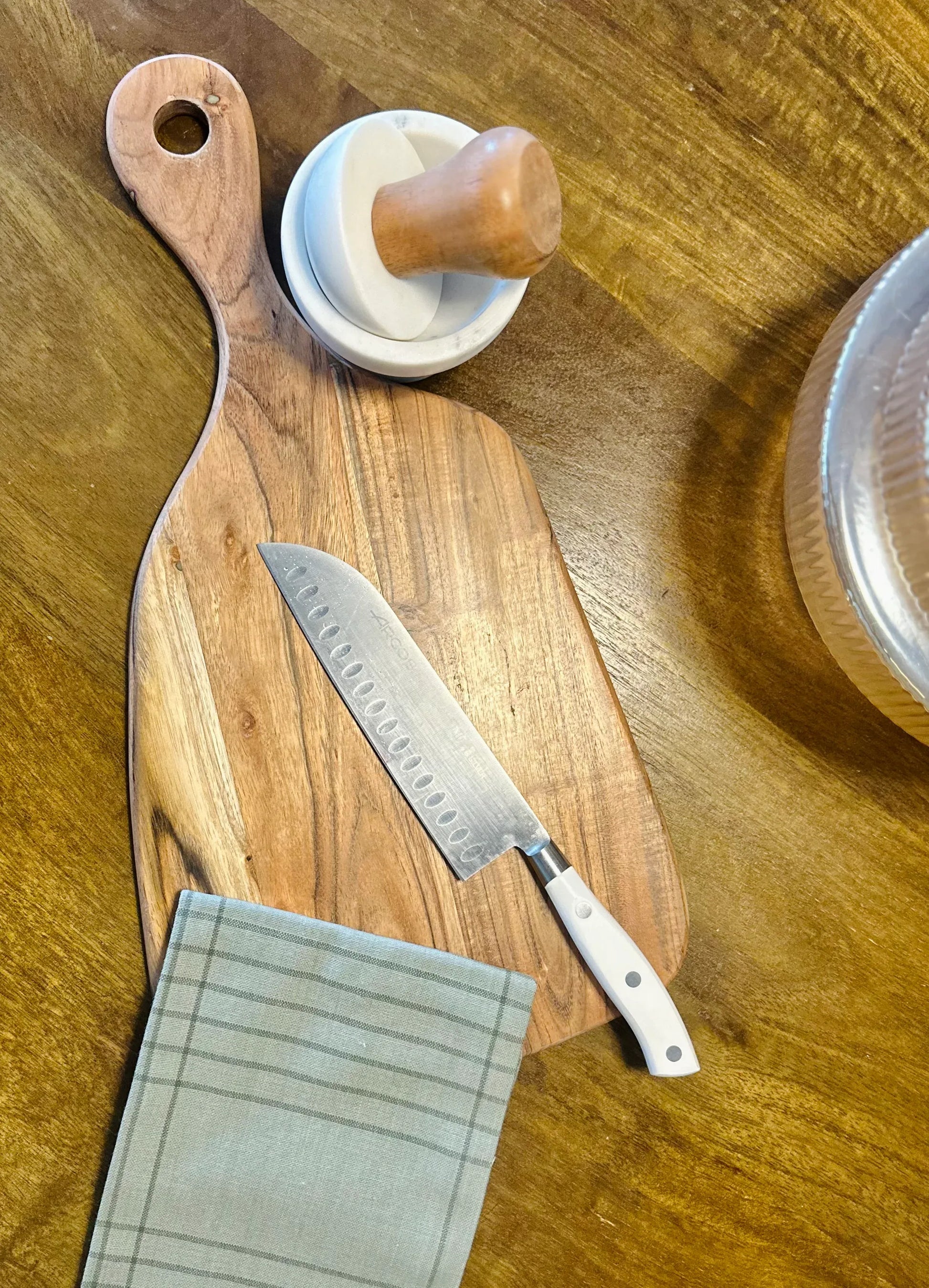 Mortero de marmol blanco Ernfred con mango de marmol y madera - La Quinta Vidal