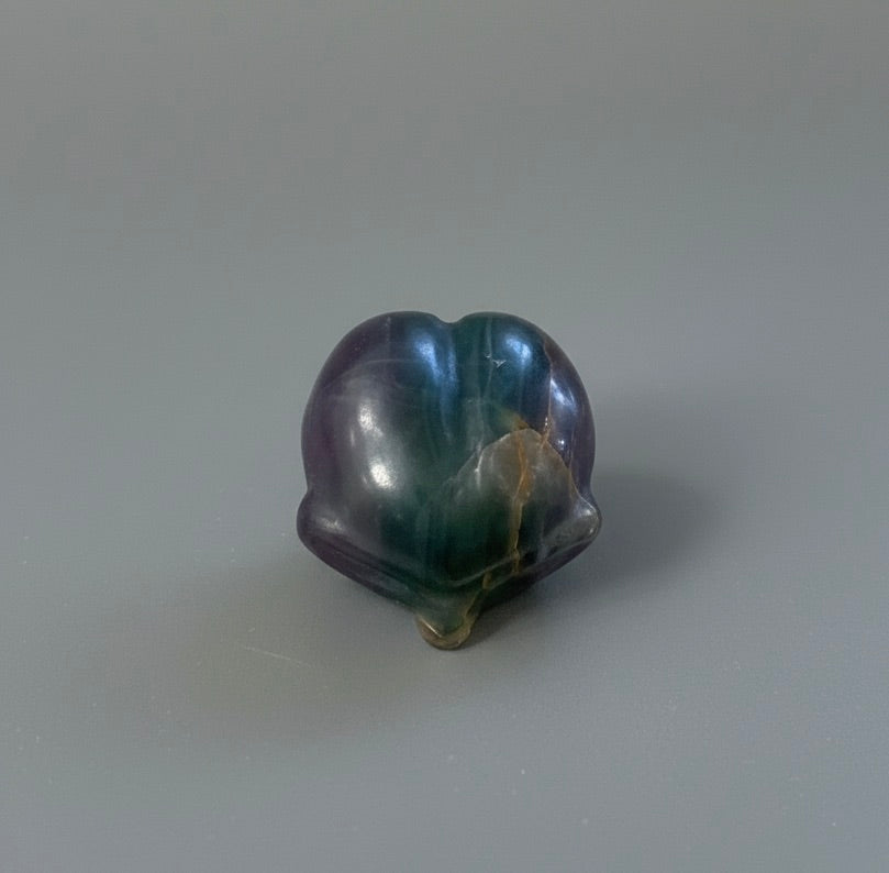 Ovni de mineral de fluorita multicolor