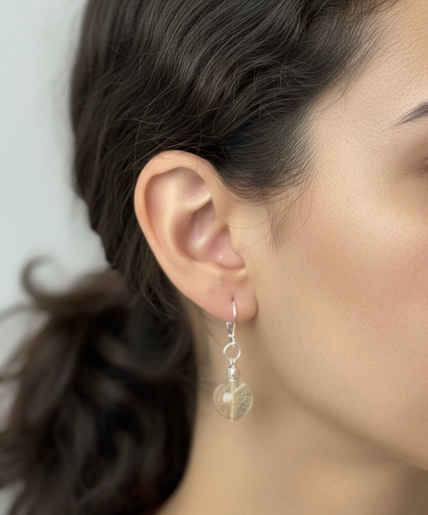 Pendiente de plata con esfera de cuarzo rutilado