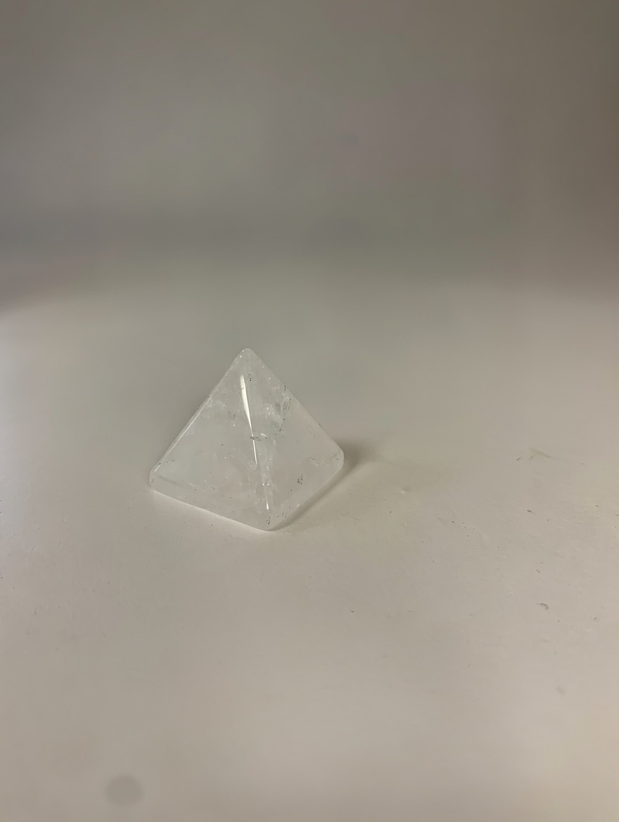 Pirámide de cuarzo blanco