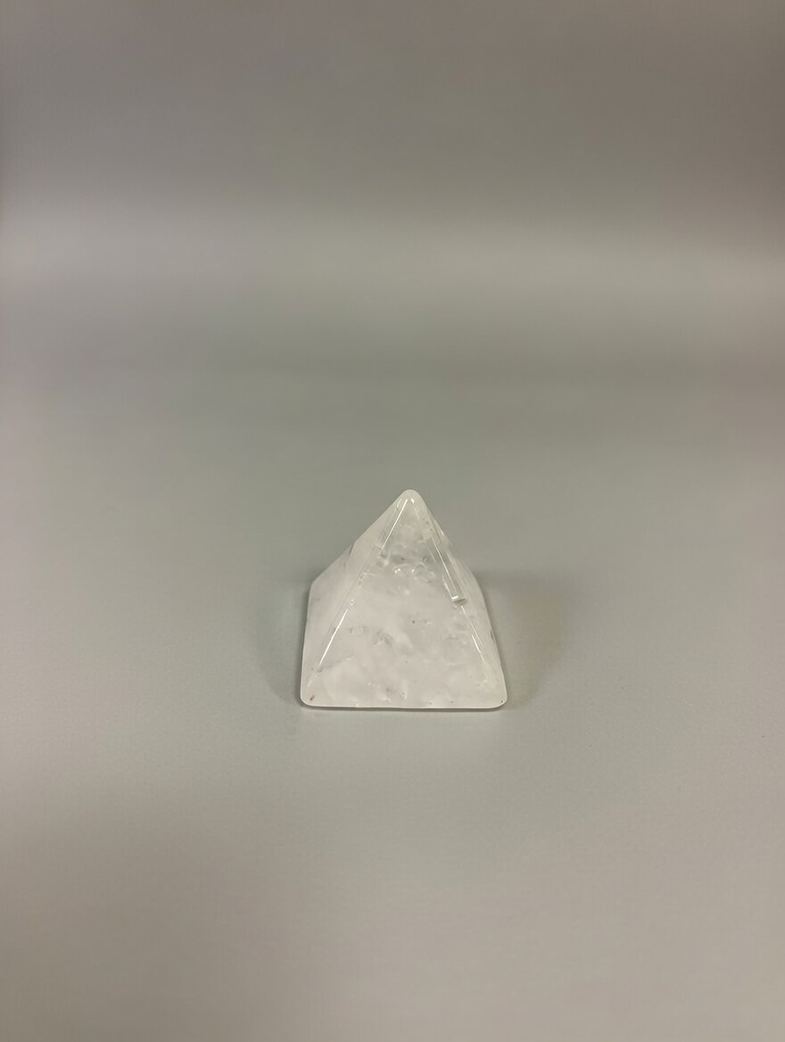 Pirámide de cuarzo blanco