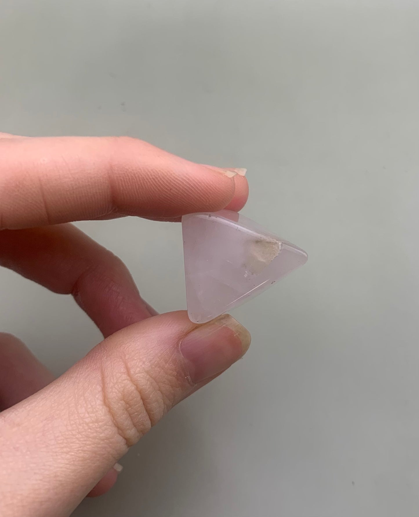 Pirámide de cuarzo rosa