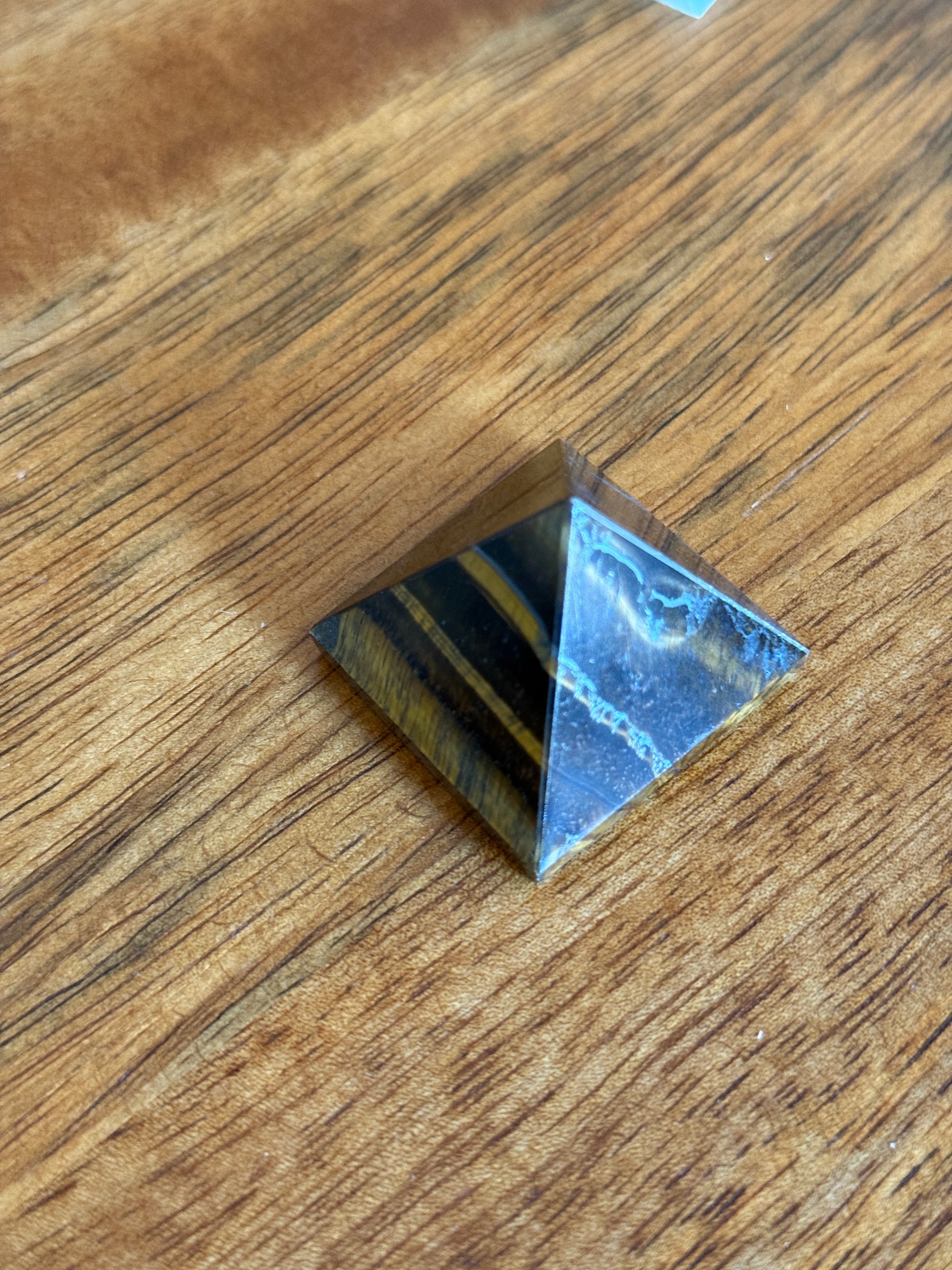 Pirámide de mineral Ojo de tigre