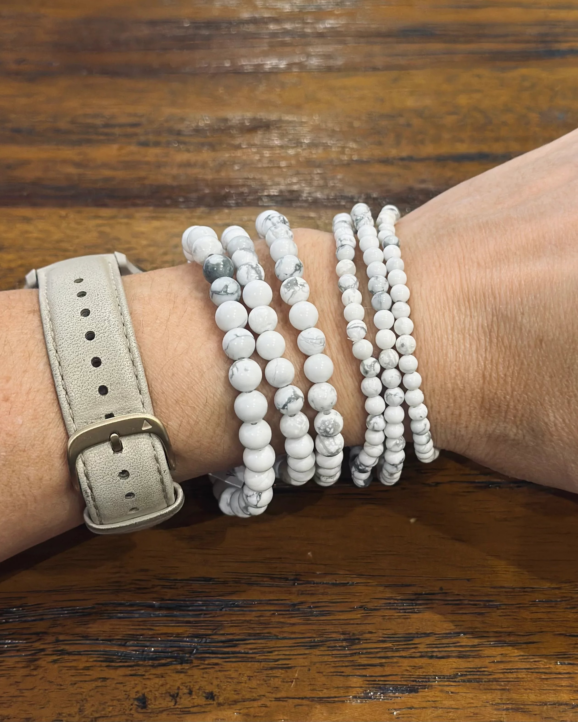 Pulsera de bolas de Howlita 