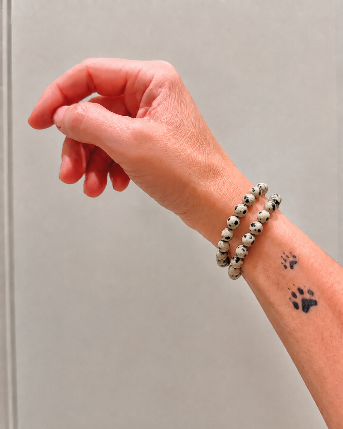 Pulsera de bolas de jaspe dálmata 