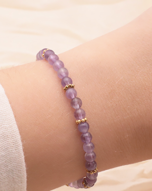 Pulsera dorada de minerales