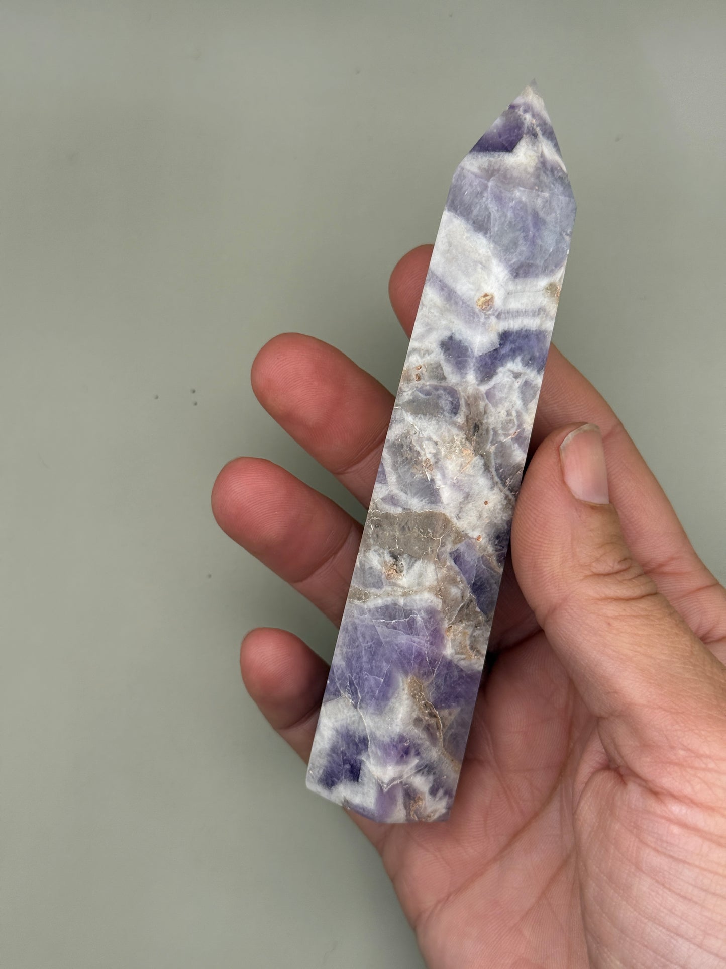 Punta generador de mineral de amatista chevron clara