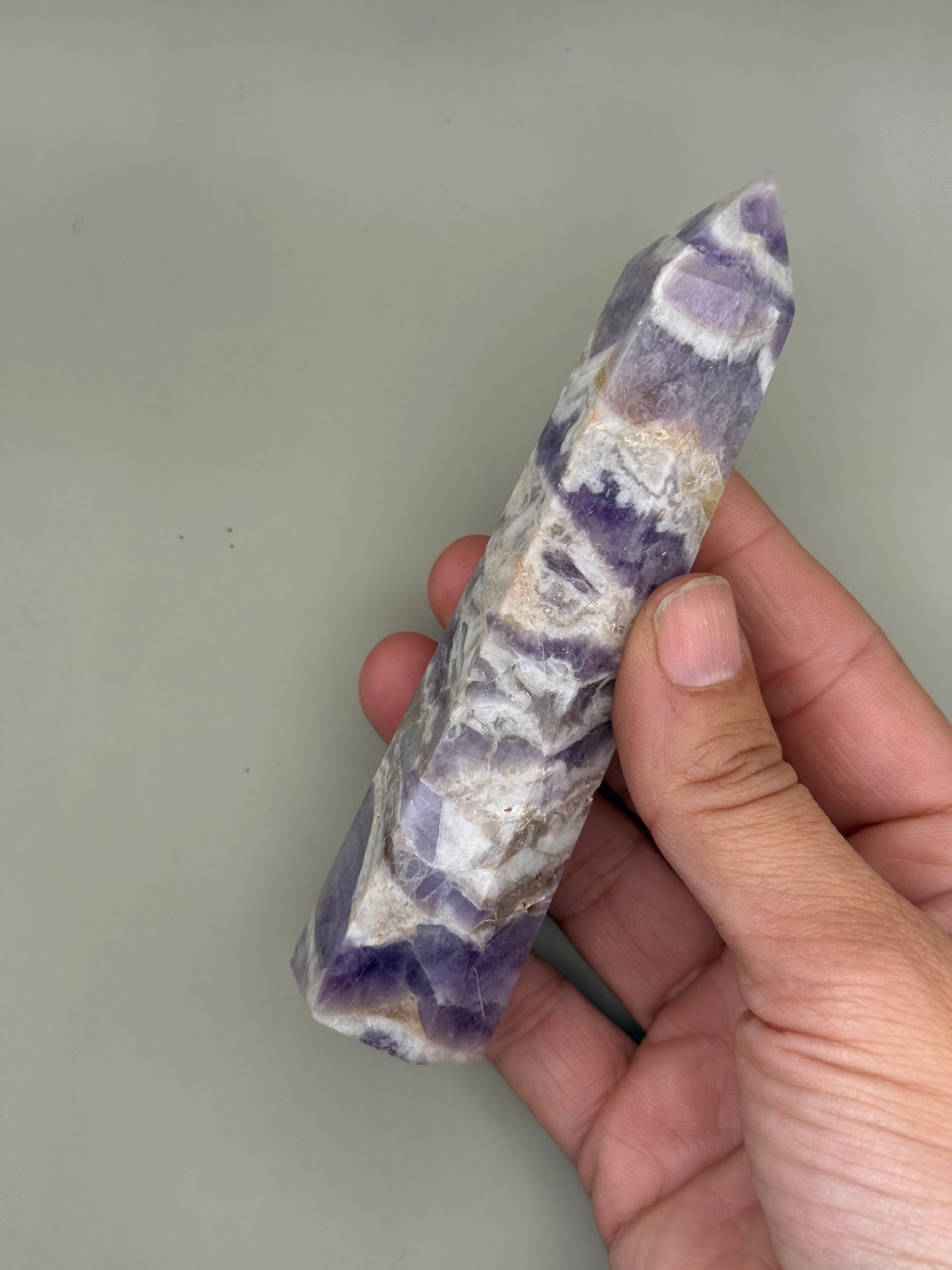 Punta generador de amatista chevron clara 