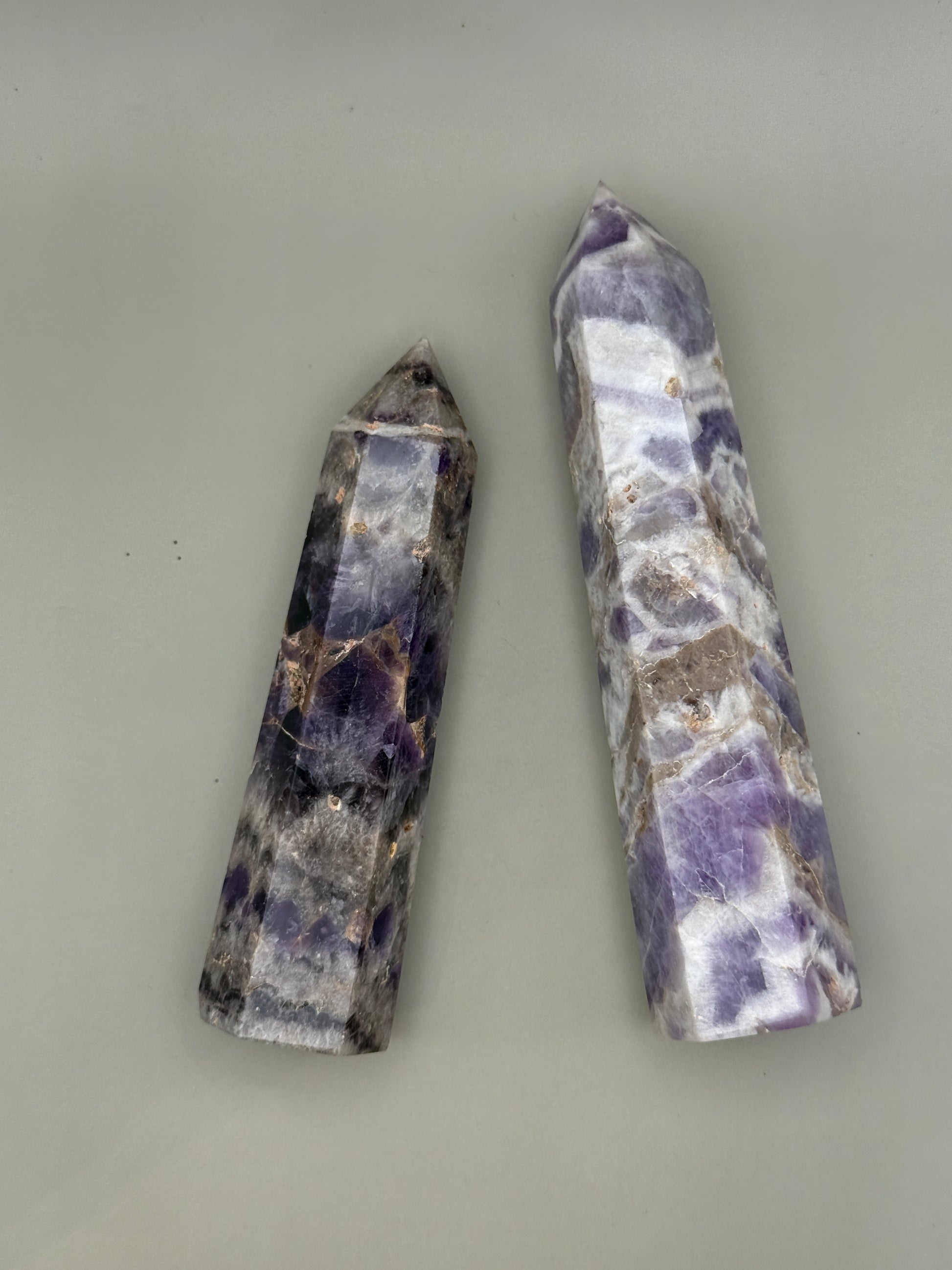 Punta generador de amatista chevron clara 