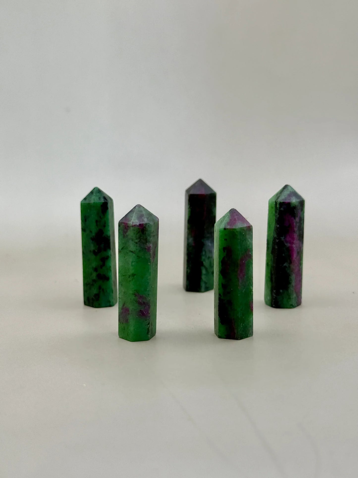 Punta generador de Rubi con Zoisita - La Quinta Vidal