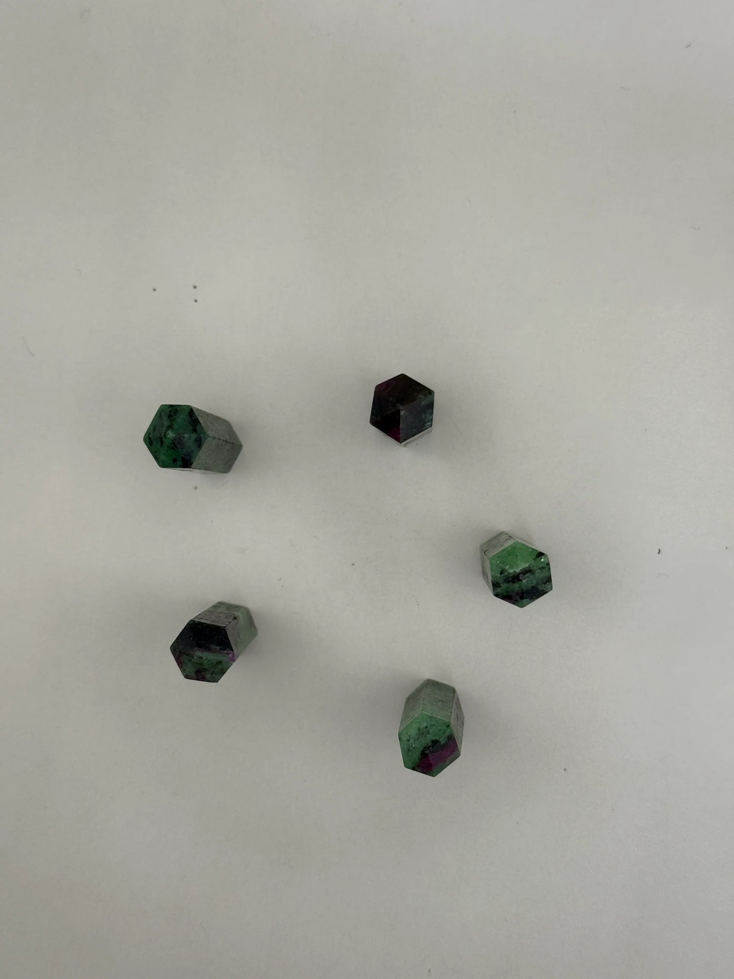 Punta generador de Rubi con Zoisita - La Quinta Vidal