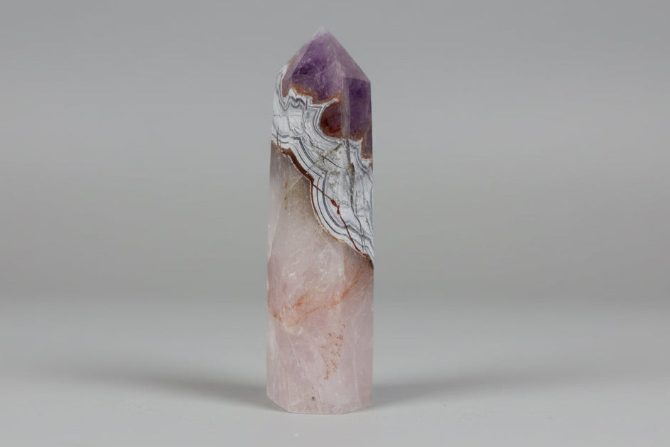 Punta generadora de amatista con ágata blanca mexicana