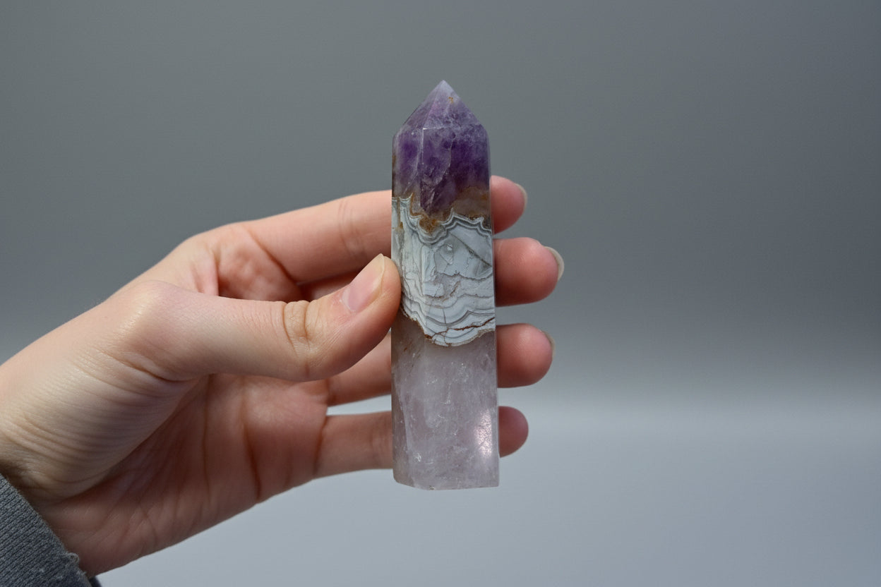 Punta generadora de amatista con ágata blanca mexicana