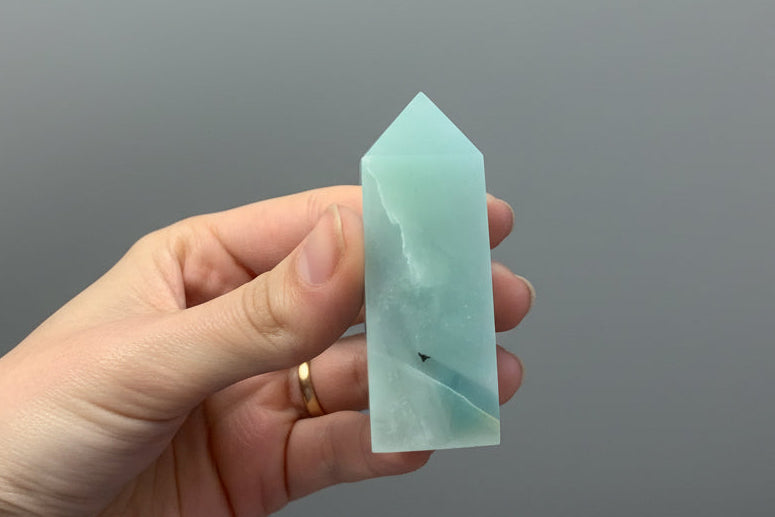 Punta generadora de calcita pistacho