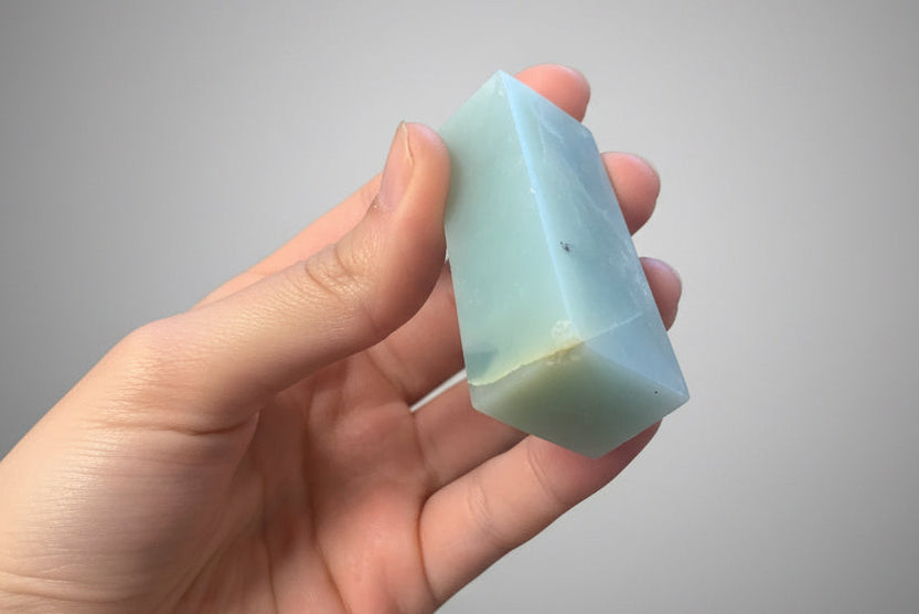 Punta generadora de calcita pistacho