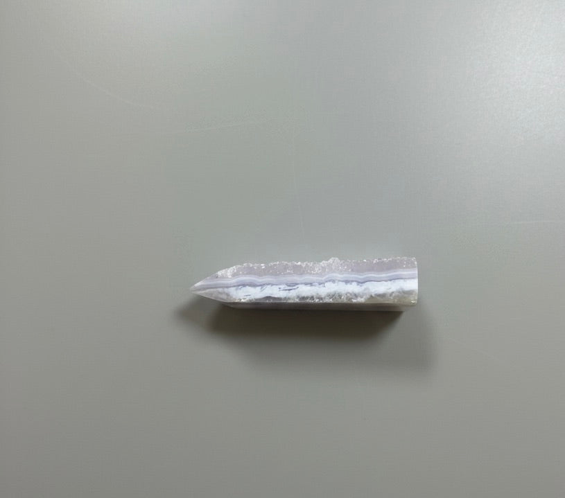 Punta generadora de celestina cristalizada