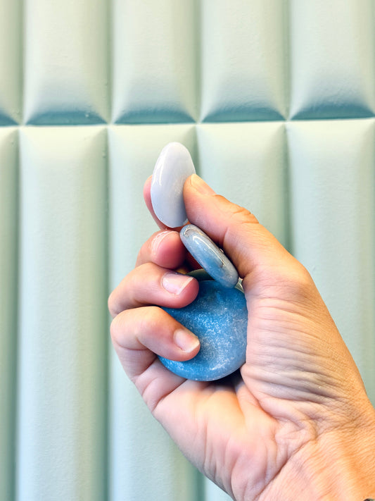 Rodado de mineral de angelita